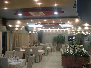 Breakfast served - Aparthotel Astoria (Seget)