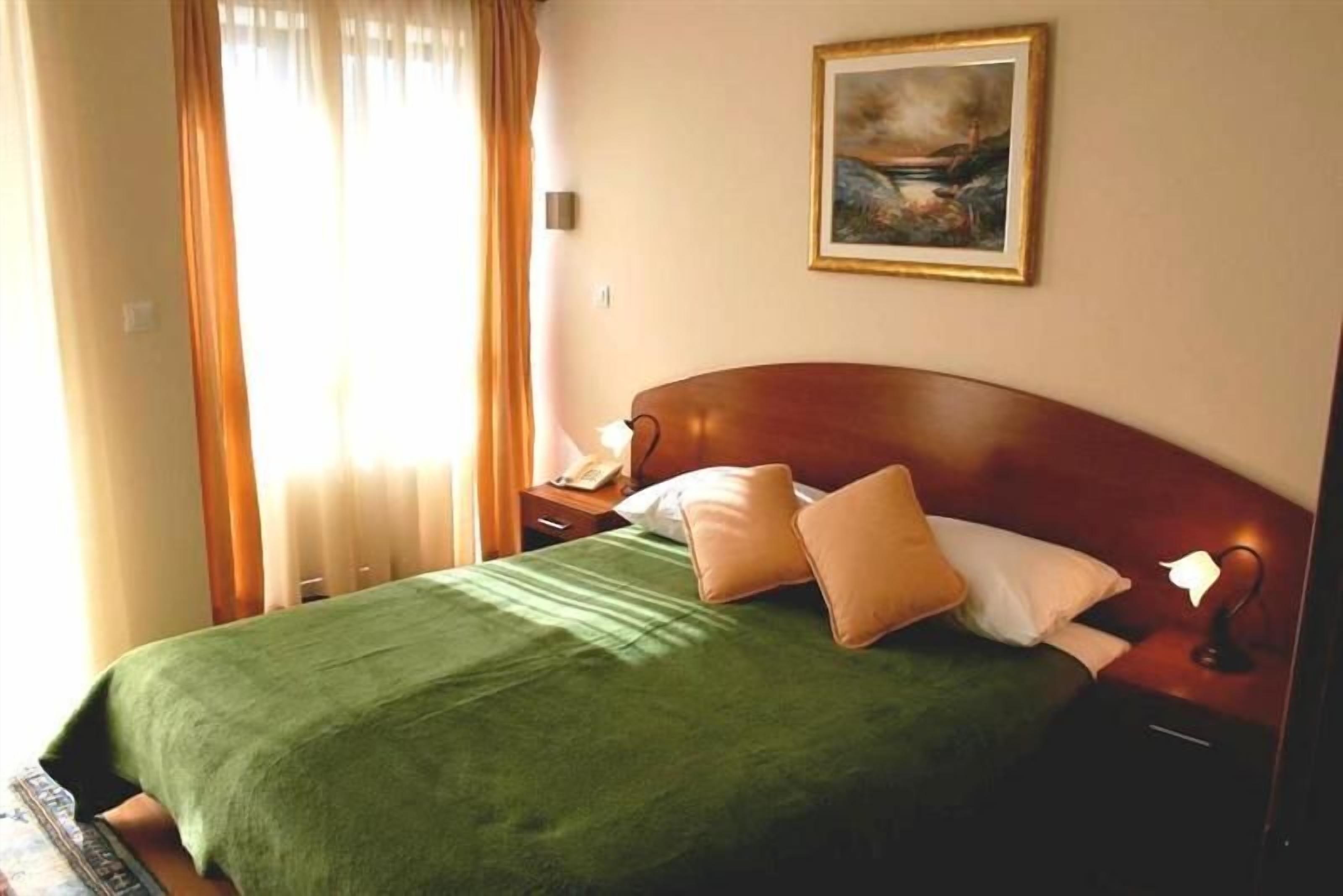 minibar, in-room safe, desk, soundproofing