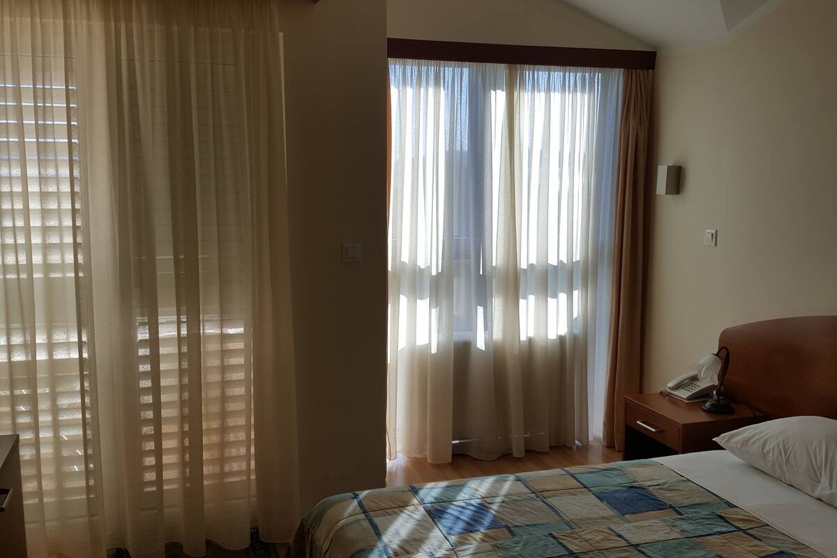 double room, sea view | minibar, in-room safe, desk, soundproofing