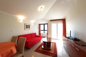 Deluxe Apartment, Balcony | Living room