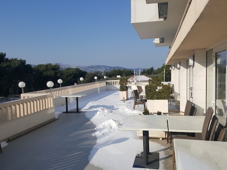 ํ
๋ผ์ค/ํํฐ์ค