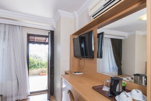 Panoramic Double Room, 1 Bedroom, Sea View | Room amenity - Deniz Houses (Istanbul)