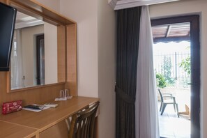 Panoramic Double Room, 1 Bedroom, Sea View | Room amenity - Deniz Houses (Istanbul)
