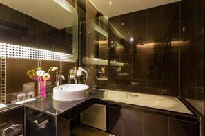 Free toiletries, hair dryer, bathrobes, towels - Nova Platinum Hotel (Pattaya)