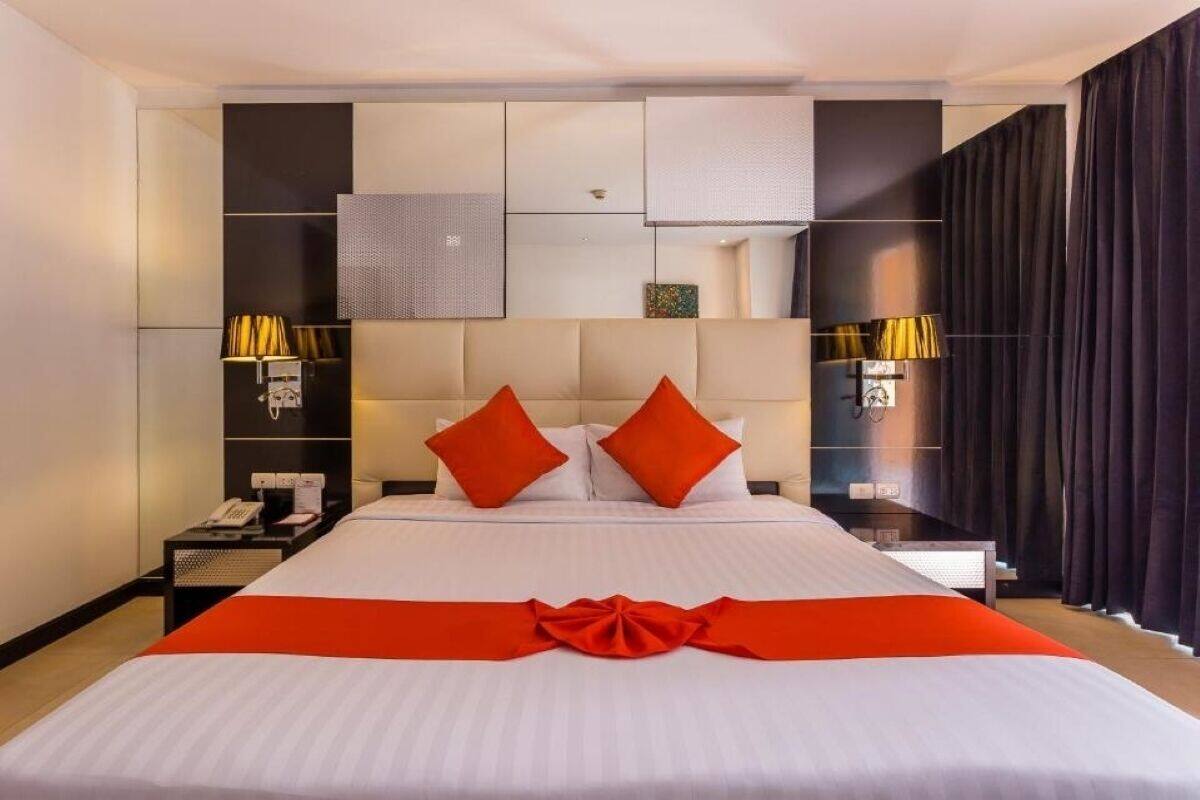 Minibar, in-room safe, desk, blackout curtains