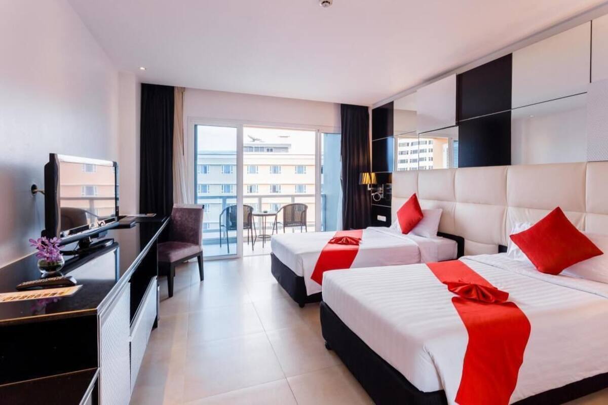 Minibar, in-room safe, desk, blackout curtains