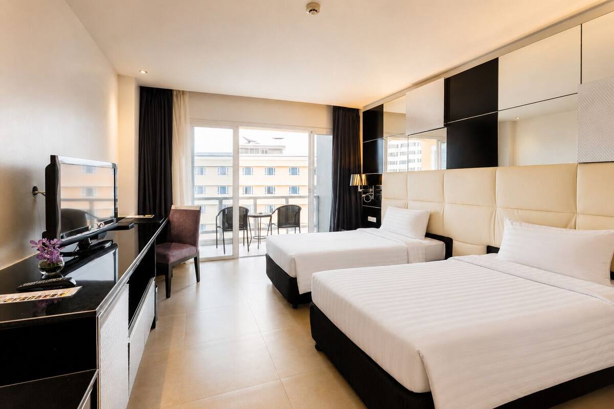 Executive Twin Room, 2 Single Beds, Pool View (Grand Deluxe Twin) | Minibar, in-room safe, desk, blackout curtains