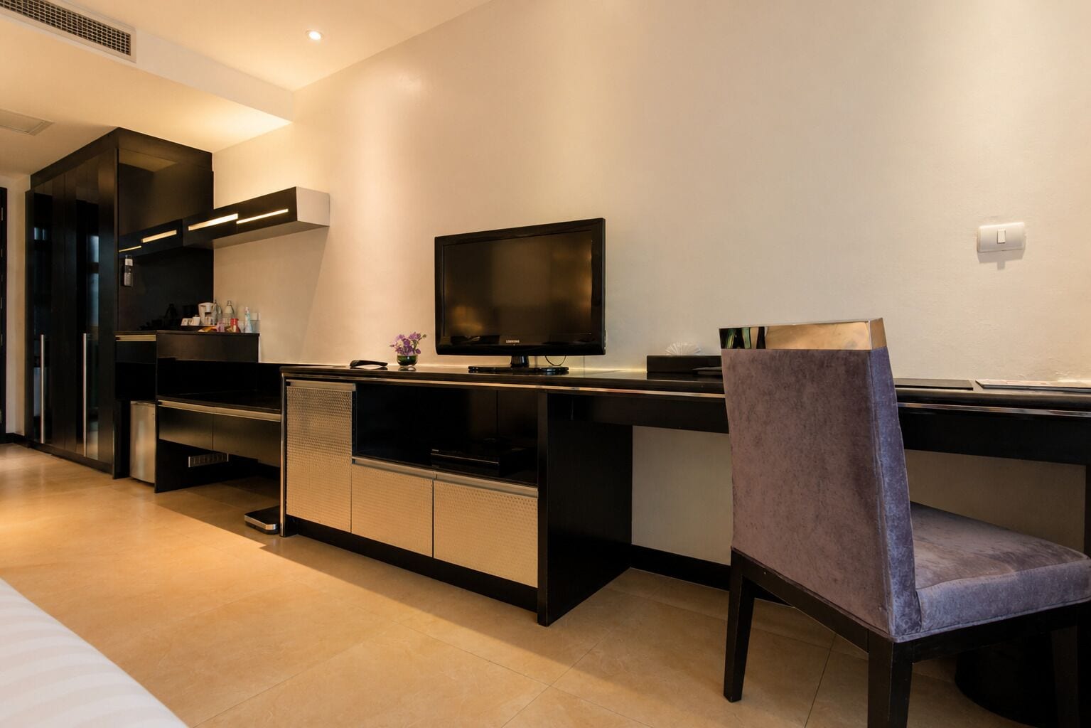 Executive Twin Room, 2 Single Beds, Pool View (Grand Deluxe Twin) | Living area | TV, DVD player