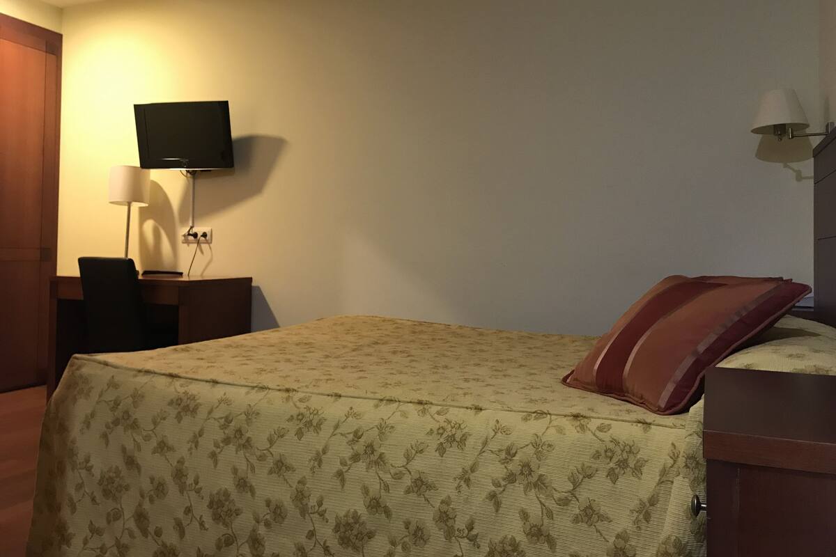 Kahden hengen economy-huone, oma kylpyhuone (Interior) | Ilmainen Wi-Fi