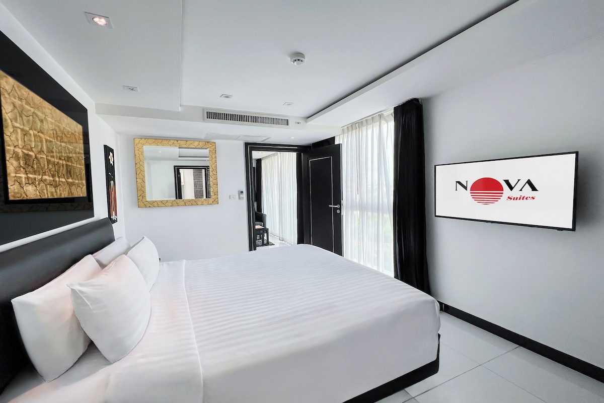 Triple Superior Room with Balcony | In-room safe, desk, laptop workspace, blackout drapes