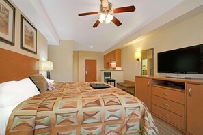 In-room safe, desk, laptop workspace, blackout curtains - Super 8 by Wyndham Austin/Airport North (Austin)