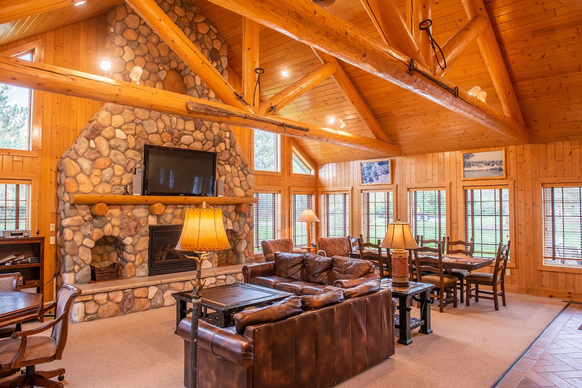 733-1 Bdrm Interlachen | Living area | Flat-screen TV