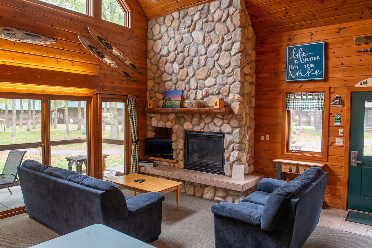 702 - 2 Brdm with Loft Gull Haven Cabin | Living area | Flat-screen TV