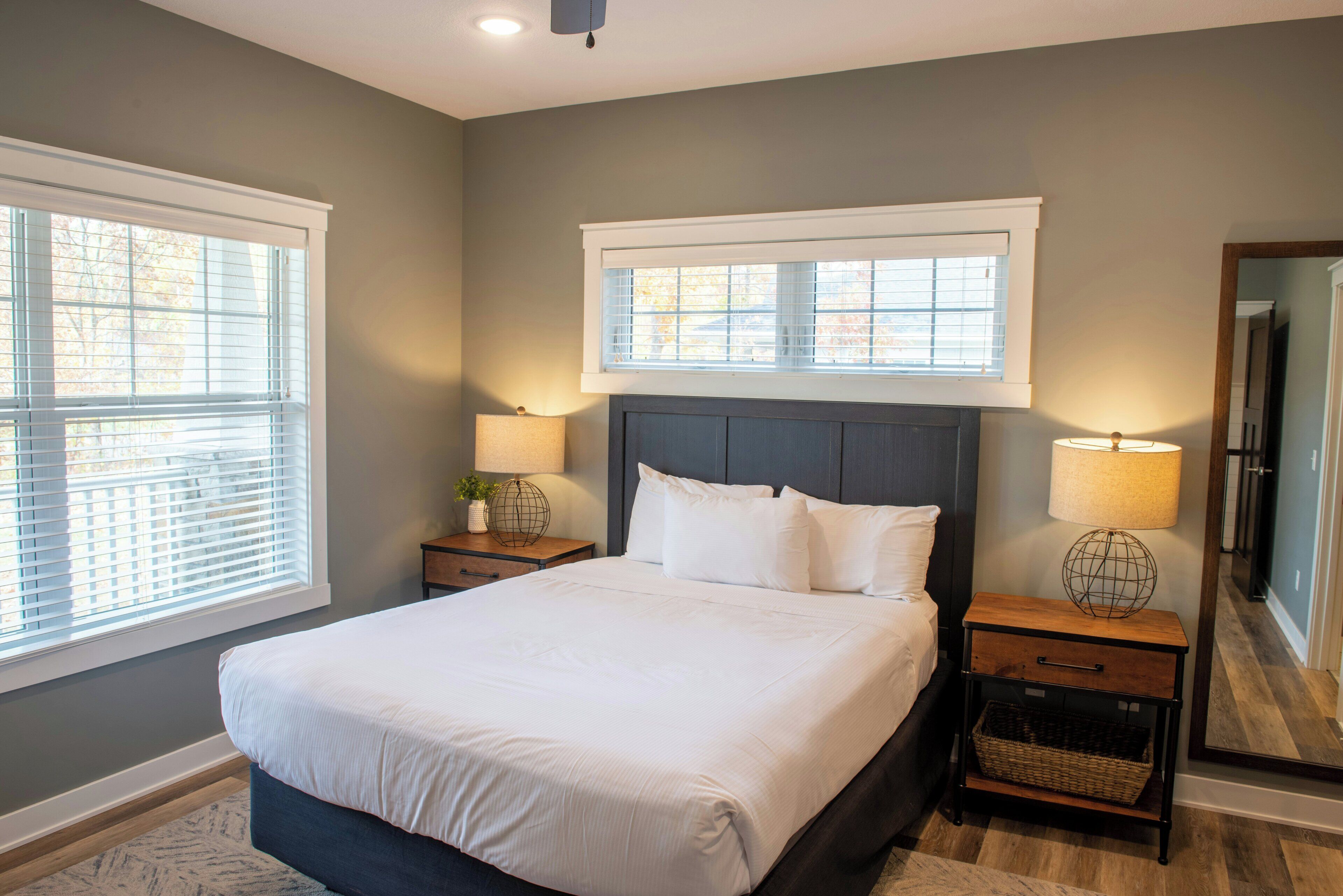 584 - 4 Bdrm Fairway Pines | 1 bedroom, desk, iron/ironing board, bed sheets