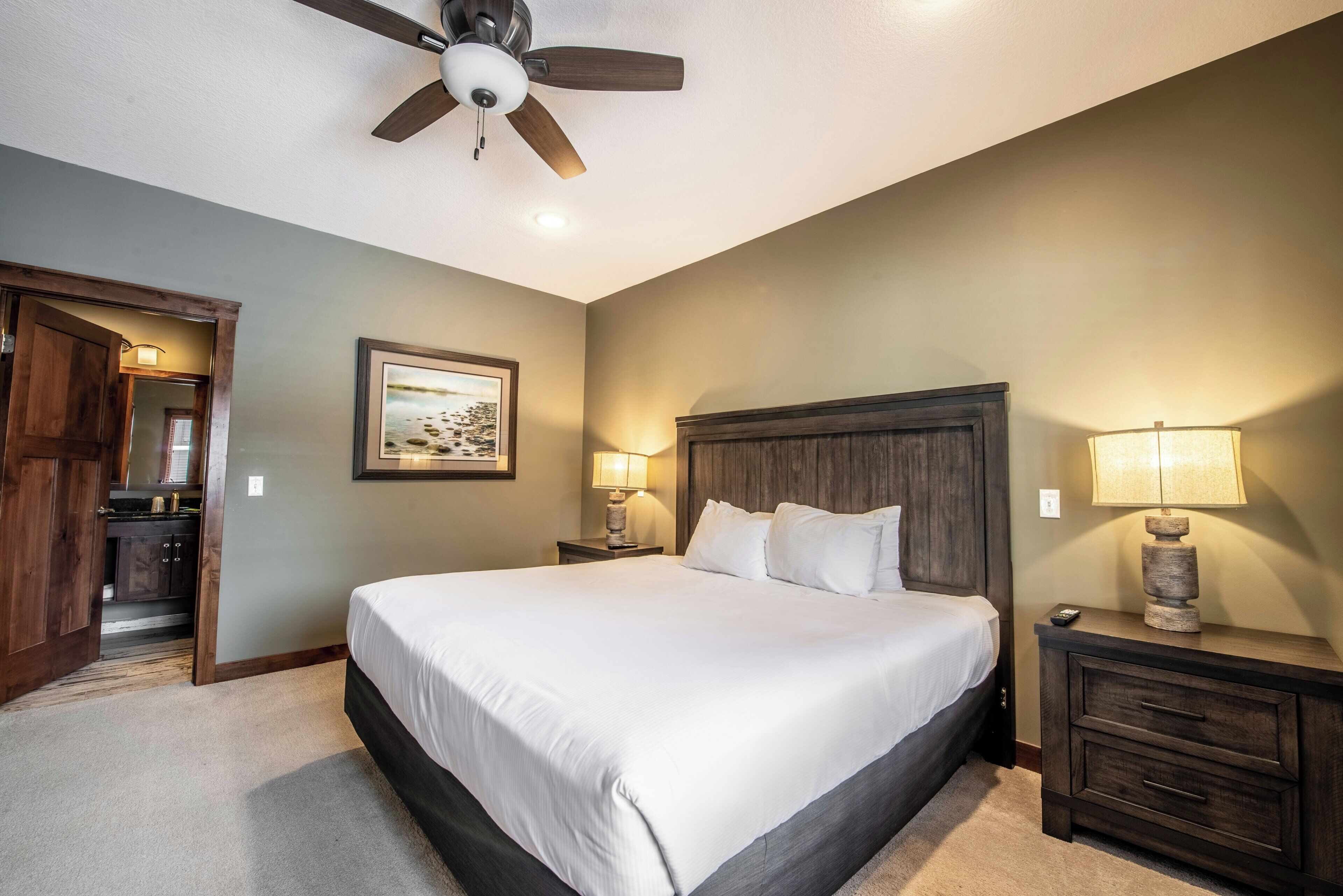 305 - 3 Bdrm Garden Cottage | 1 bedroom, desk, iron/ironing board, bed sheets