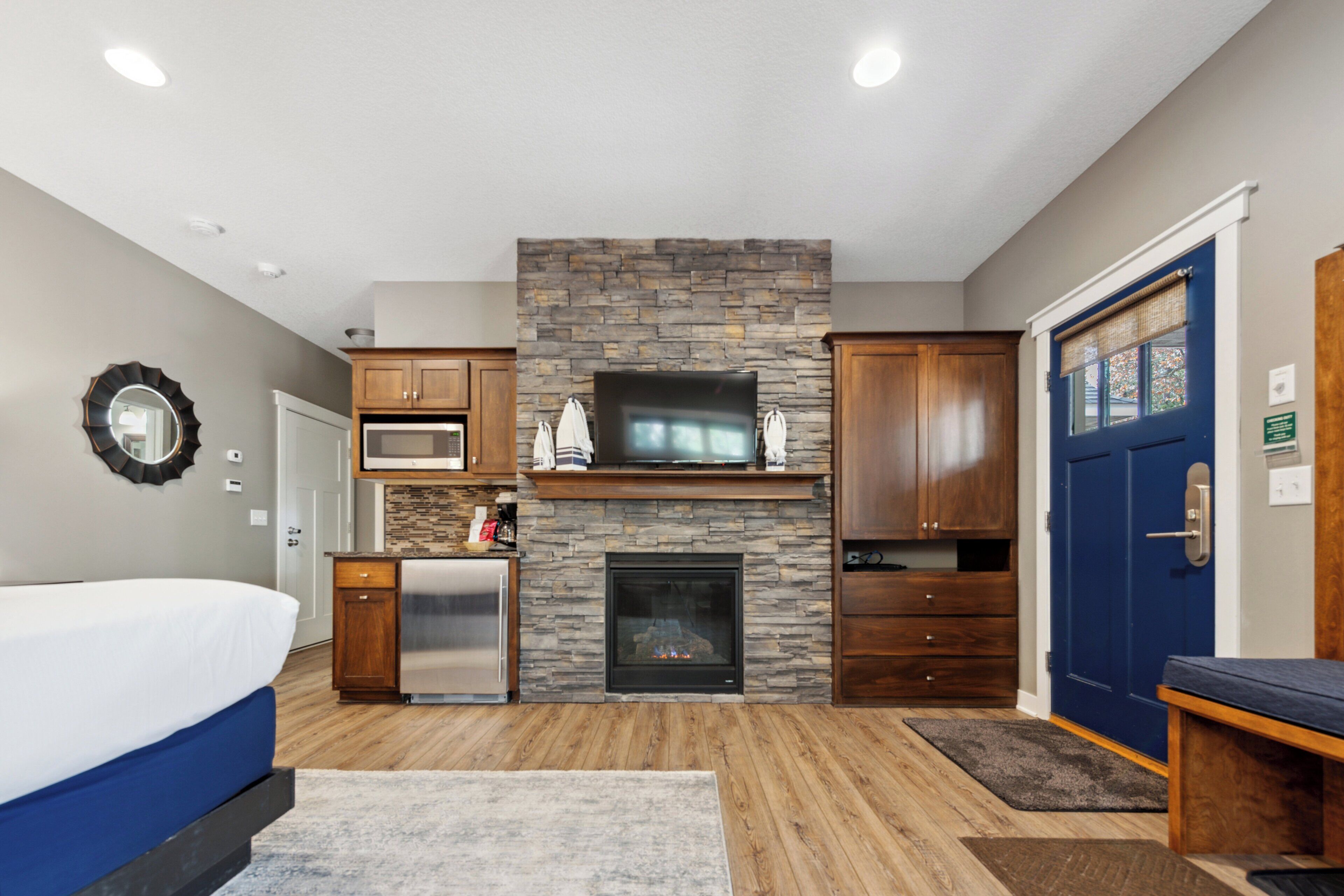 Studio on Nokomis at Grand View Lodge | 1 bedroom, desk, iron/ironing board, bed sheets