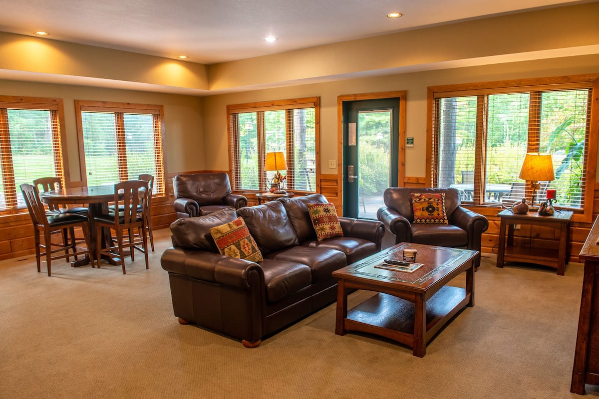 1 Bdrm Roy Lodge Golf Villa | Living area | Flat-screen TV