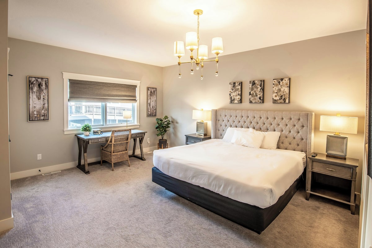 350 - 4 Bdrm Garden Cottage | 1 bedroom, desk, iron/ironing board, bed sheets