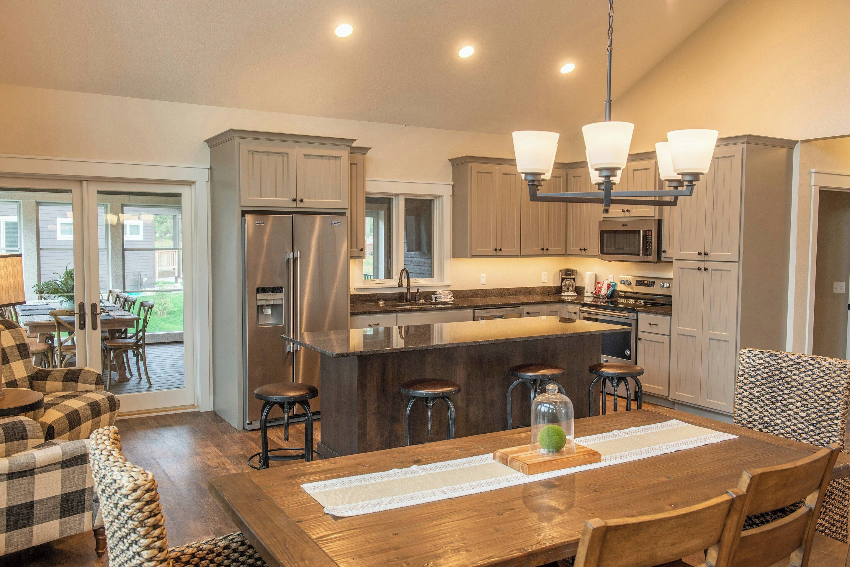 320 - 4 Bdrm Garden Cottage | Private kitchen | Fridge, microwave, coffee/tea maker