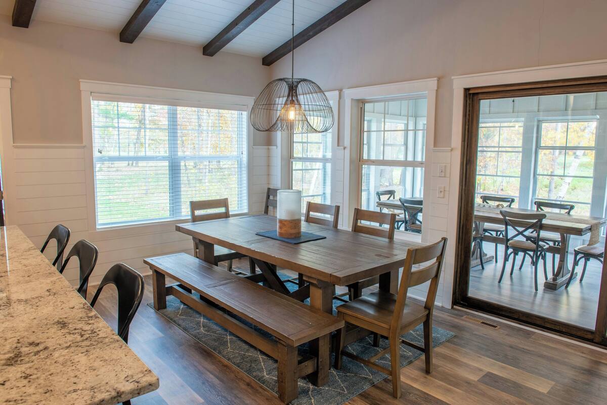 584 - 4 Bdrm Fairway Pines | In-room dining