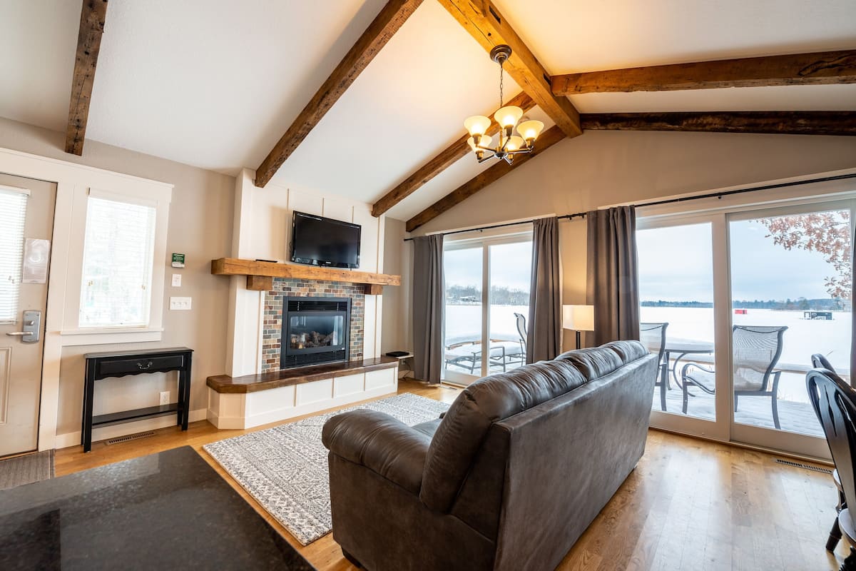 Superior Room, 1 King Bed, Lake View | 1 bedroom, desk, iron/ironing board, bed sheets