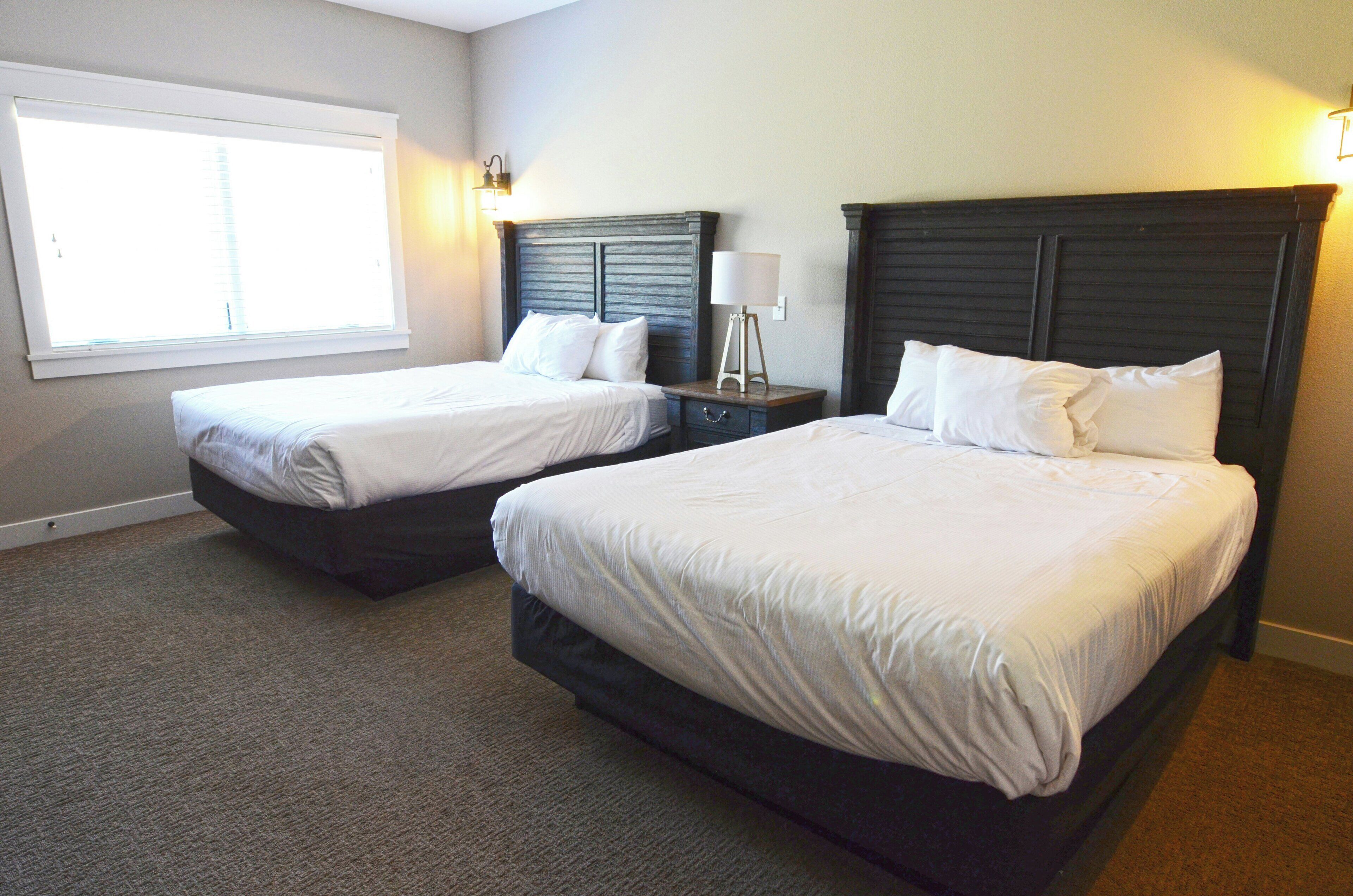 311 - 4 Bdrm Garden Cottage | 1 bedroom, desk, iron/ironing board, bed sheets