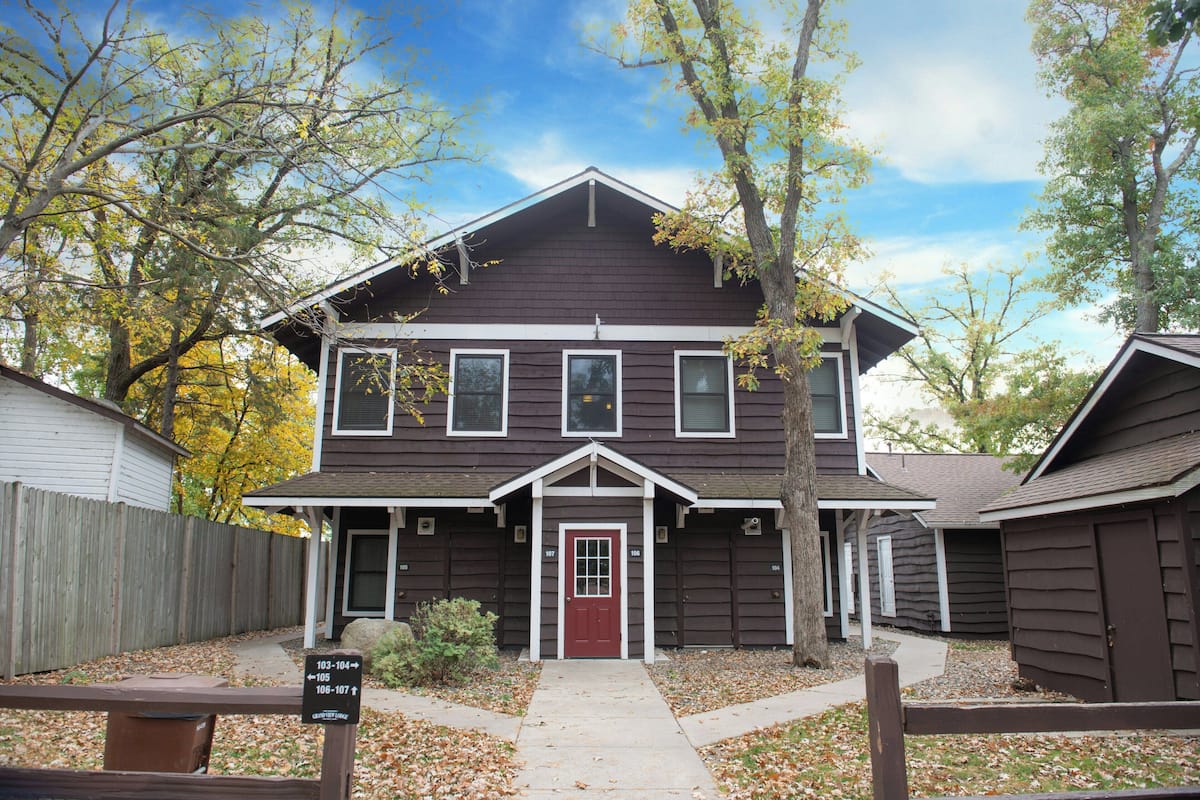 Standard Room, 1 Queen Bed, Lake View (1 Bdrm Grand View Cabin) | Exterior detail