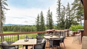 2 restauranter, frokost, lunsj og middag serveres, lokale retter