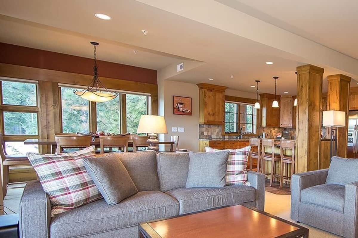 Condo, 2 Bedrooms, Corner (Trailhead 1) | Premium bedding, in-room safe, desk, iron/ironing board