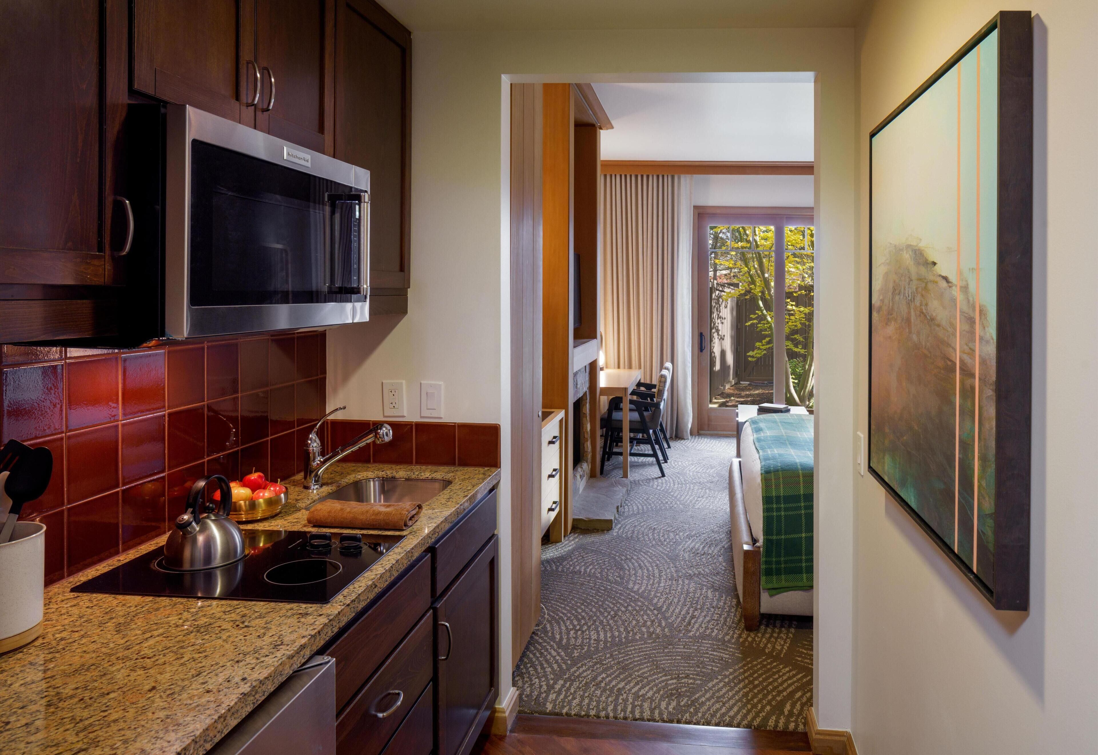 Studio Suite, Fireplace, Resort View (Lodge) | Private kitchen