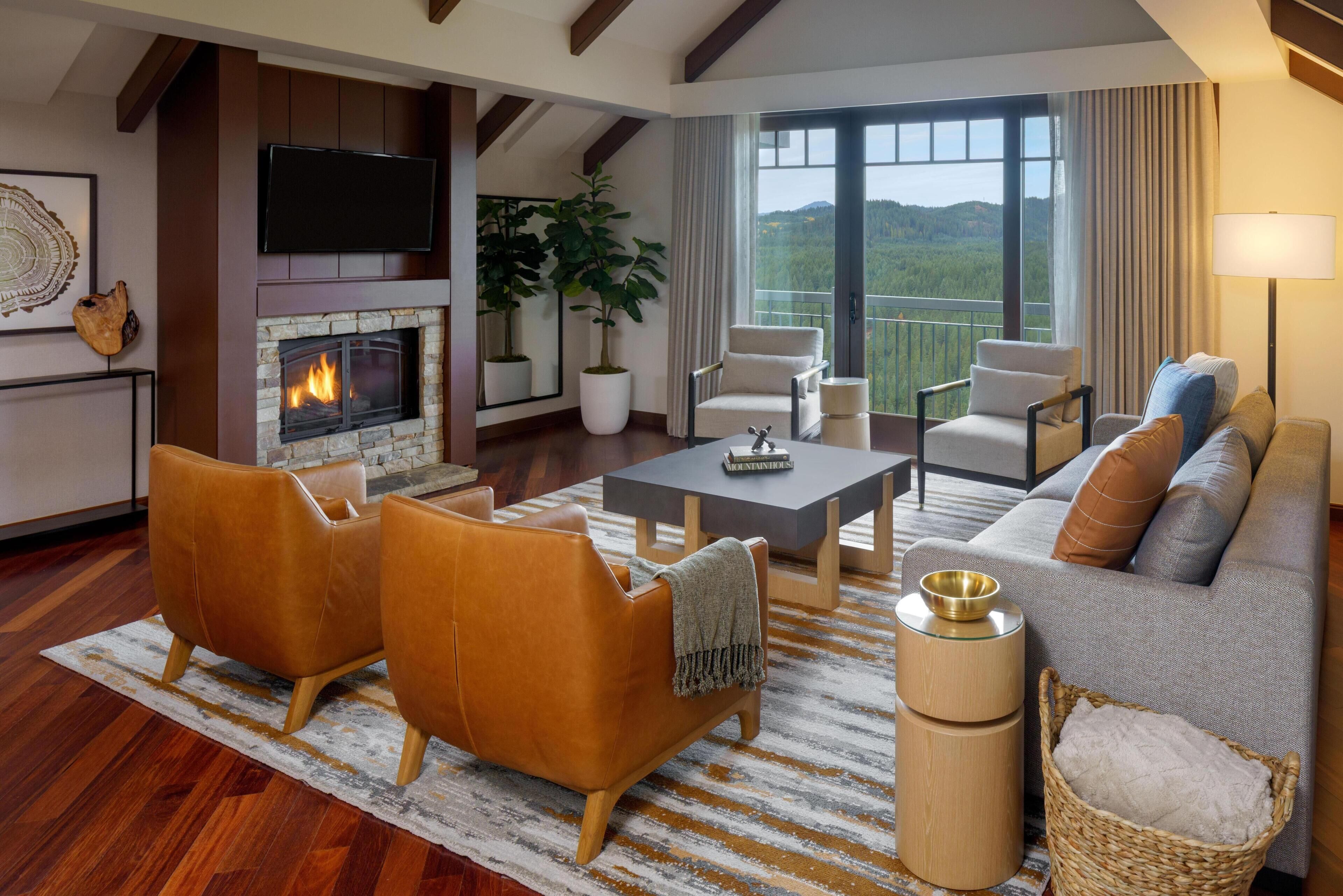 Premium bedding, in-room safe, desk, blackout drapes