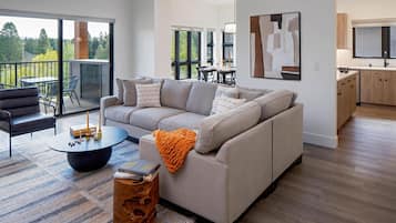 Apartment, 2 Schlafzimmer, Eckzimmer (Trailhead 2) | Hochwertige Bettwaren, Zimmersafe, Schreibtisch, Verdunkelungsvorhänge