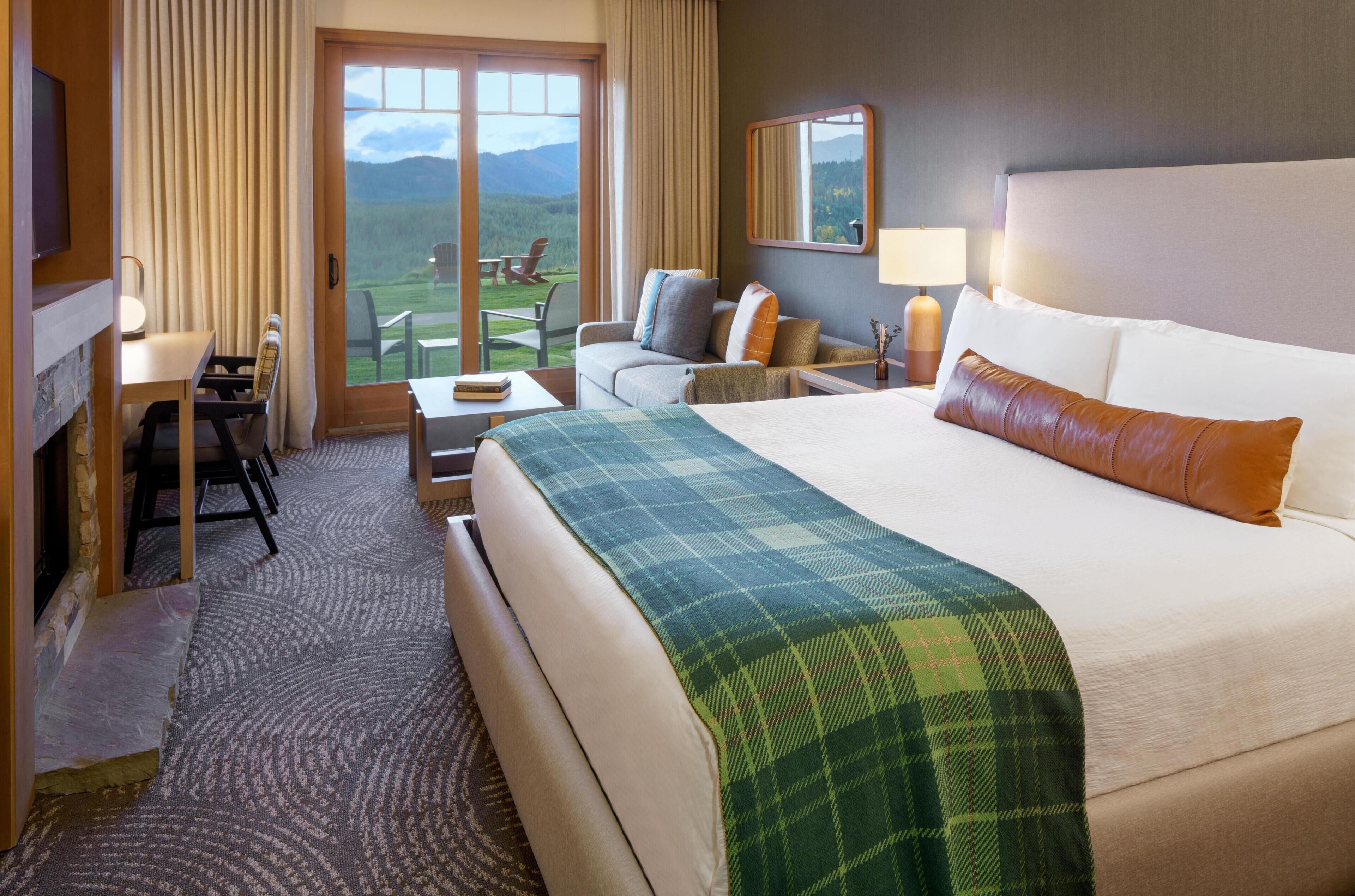 Studio Suite, Fireplace, River View (Lodge) | Premium bedding, in-room safe, desk, blackout drapes