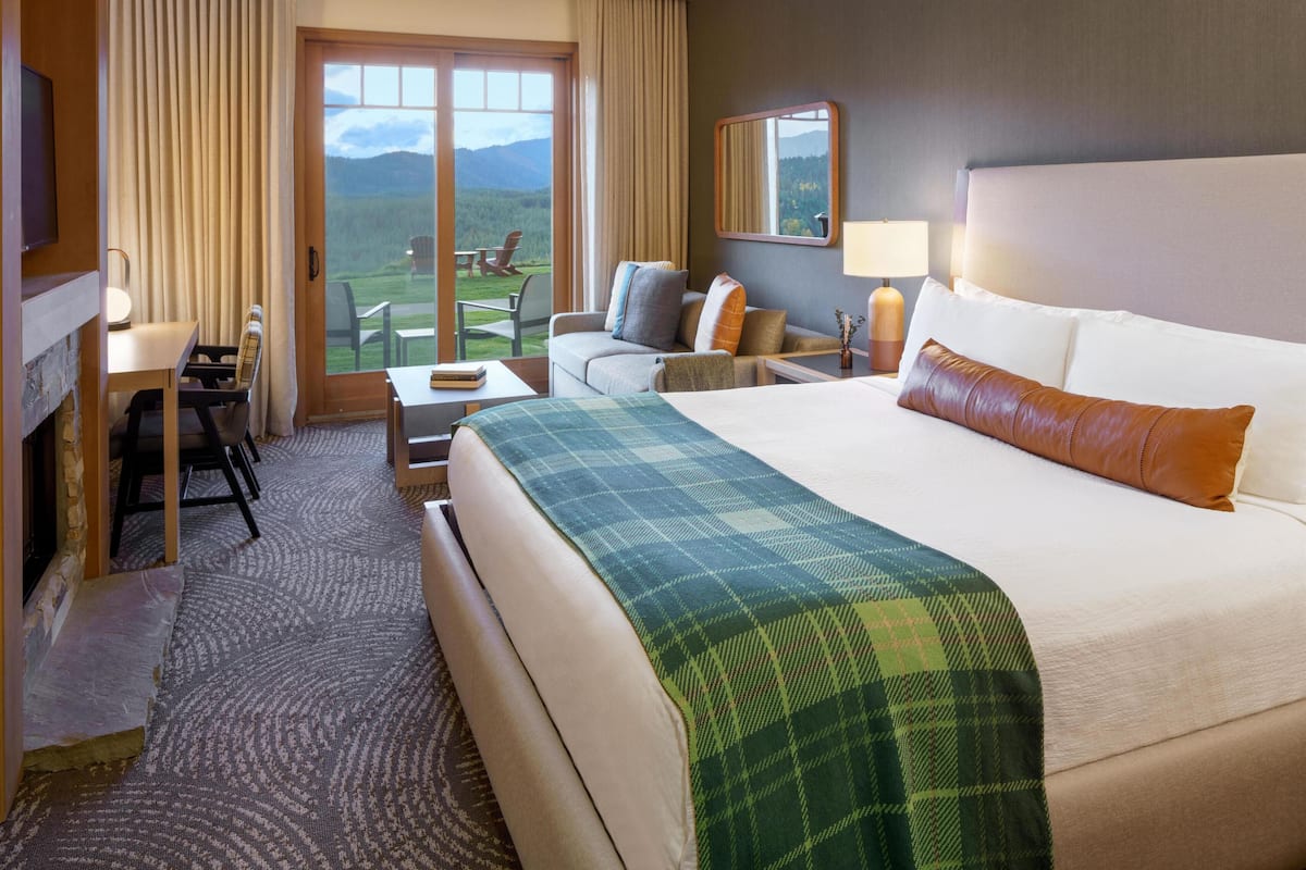 Studio Suite, Fireplace, River View (Lodge) | Premium bedding, in-room safe, desk, blackout drapes