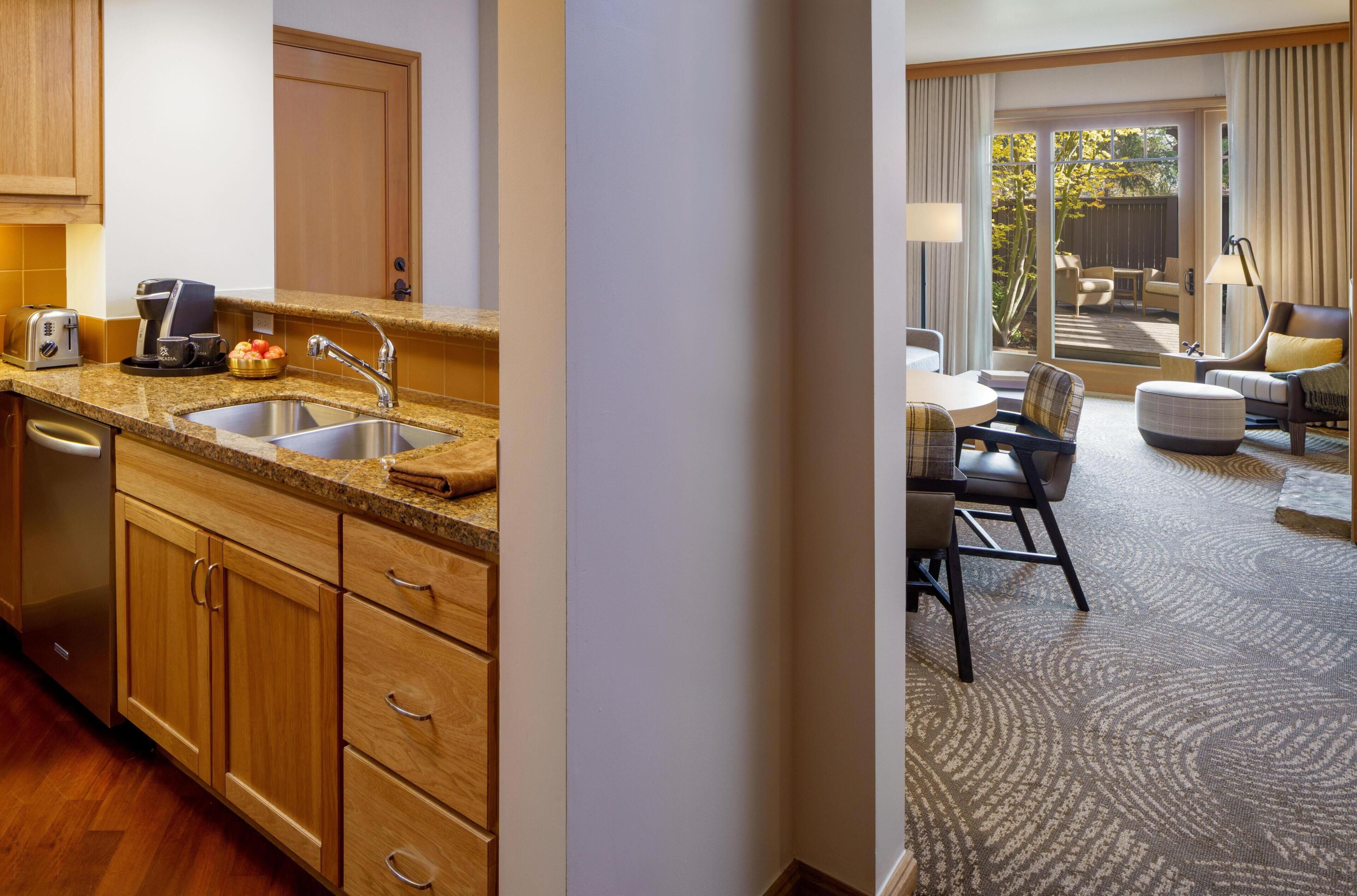 Suite, 1 Bedroom, Resort View (Lodge) | Private kitchen