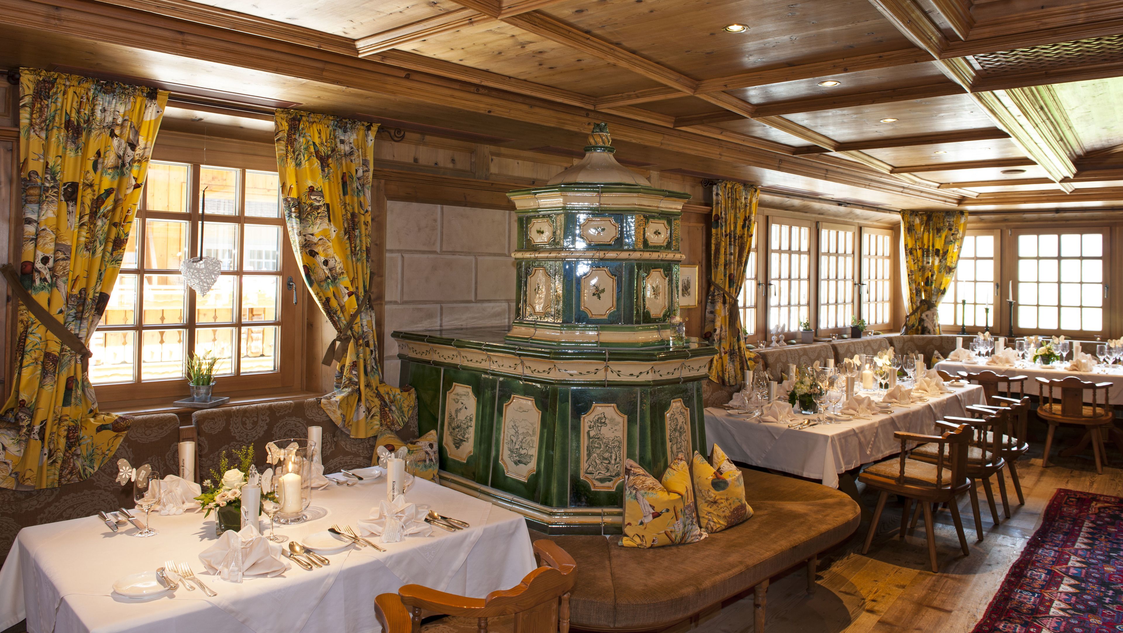 breakfast, lunch, dinner served; international cuisine