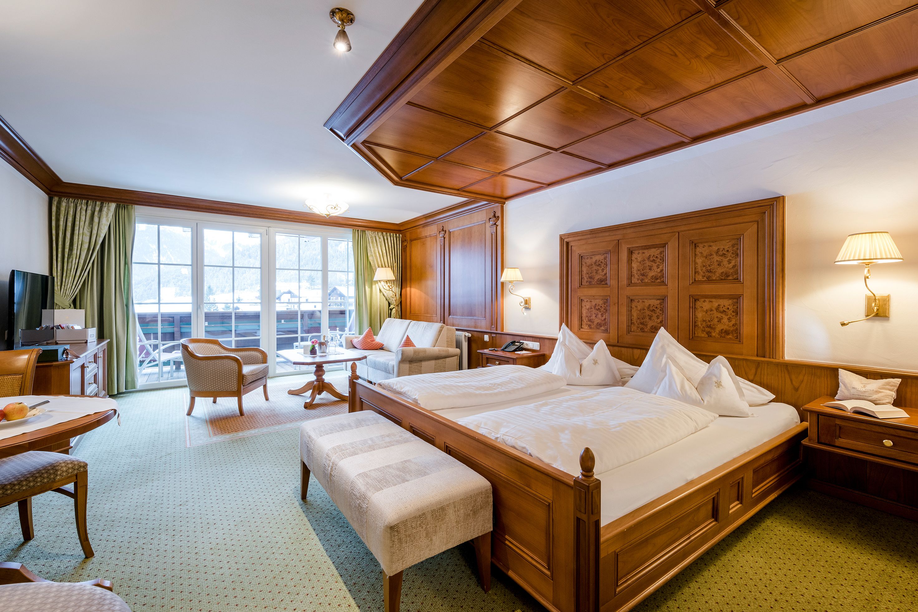 junior studio suite, 1 king bed, balcony, mountainside | room amenity