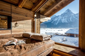 Couples treatment room(s), sauna, hot tub, steam room, body treatments