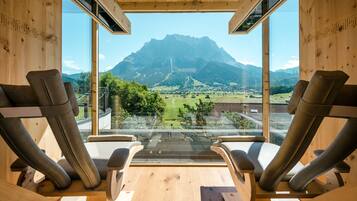 Couples treatment rooms, sauna, hot tub, steam room, body treatments