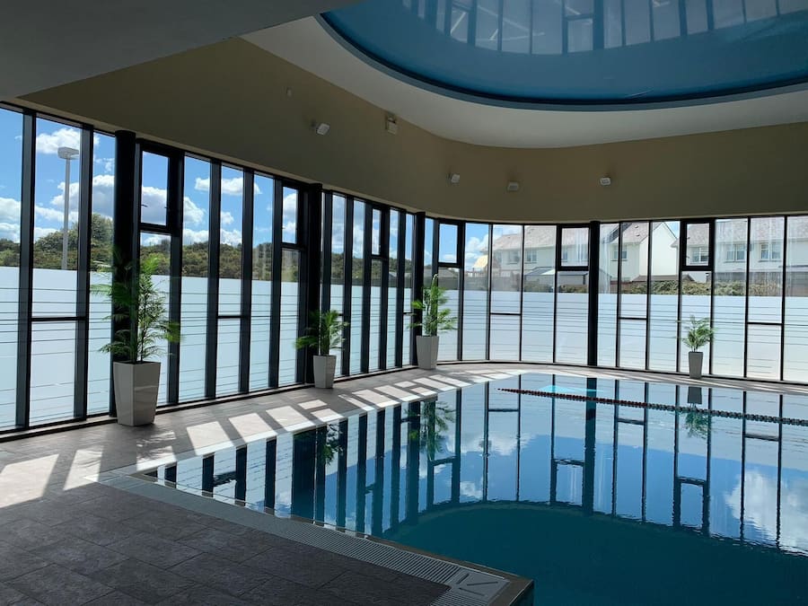 Indoor pool, pool loungers