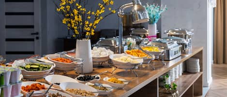 Free daily buffet breakfast