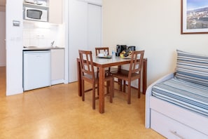 Fridge, microwave, stovetop, electric kettle