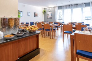 Daily buffet breakfast (EUR 11 per person) - Residhotel Grenette (Grenoble)