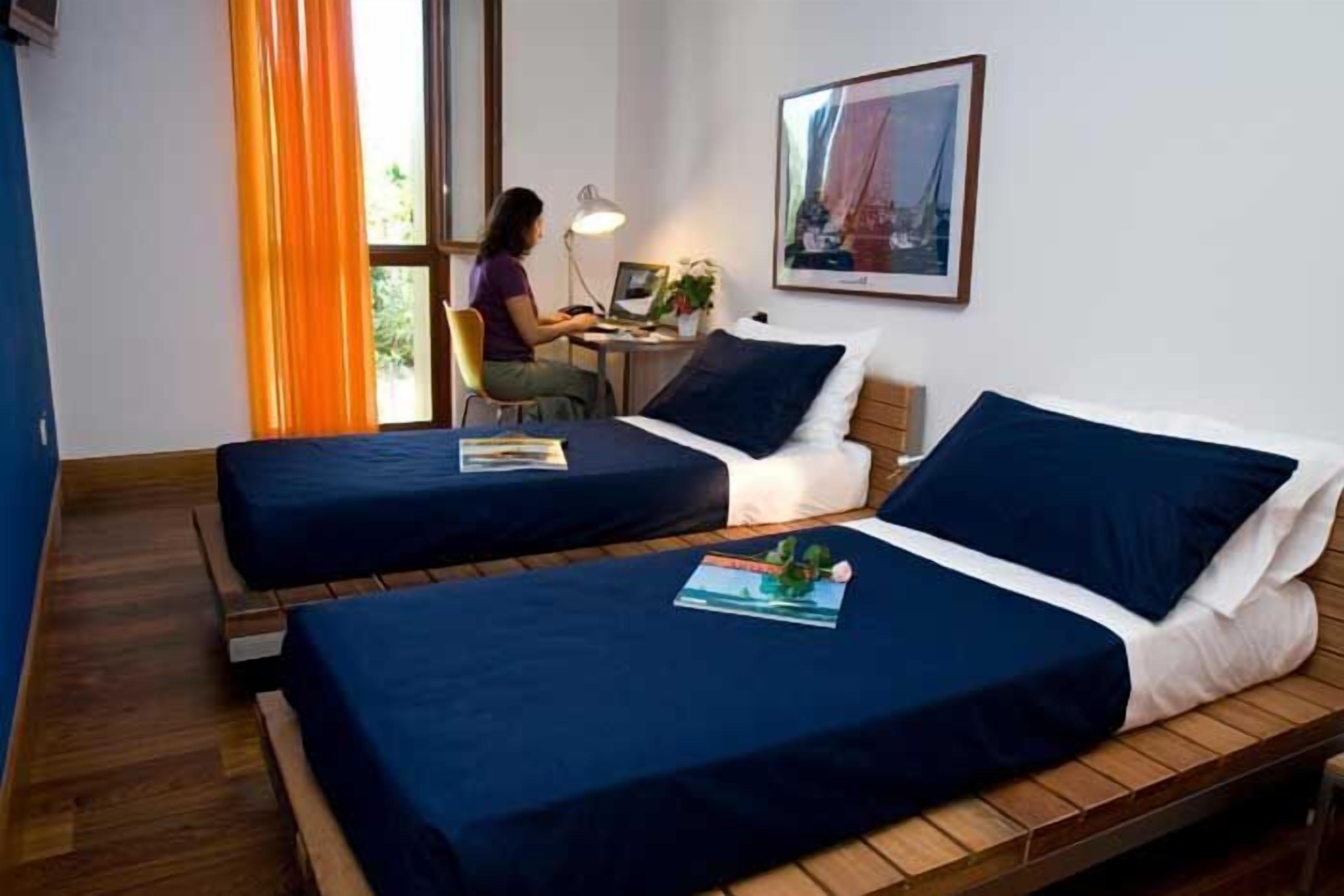 desk, iron/ironing board, free wifi