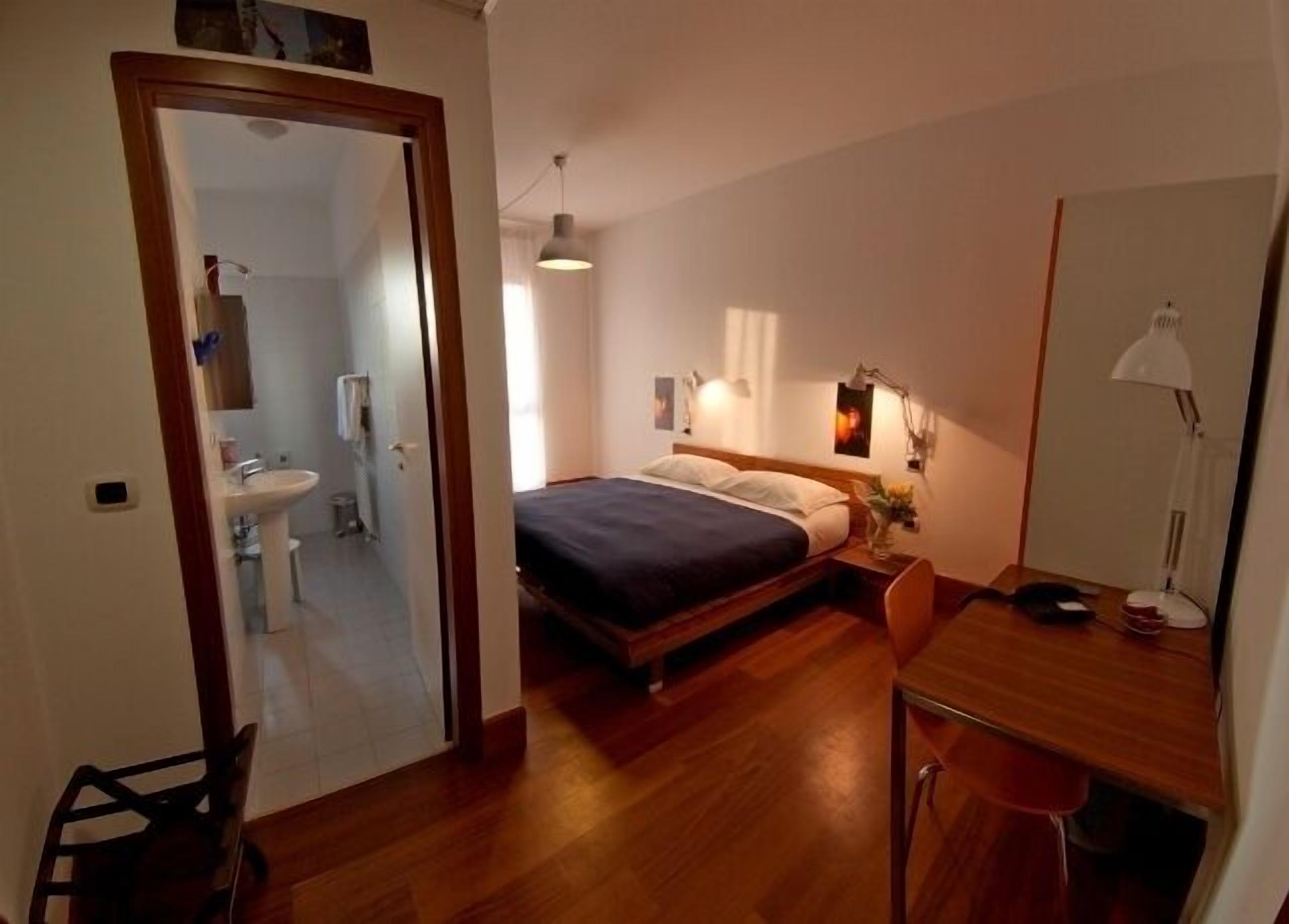standard double or twin room | desk, iron/ironing board, free wifi