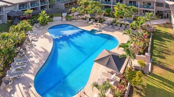 2 piscinas al aire libre (de 08:00 a 20:00), sombrillas, tumbonas