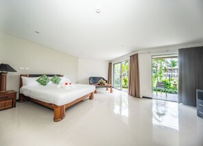 套房 | 房內夾萬、書桌、遮光窗簾/窗簾、熨斗/熨衫板