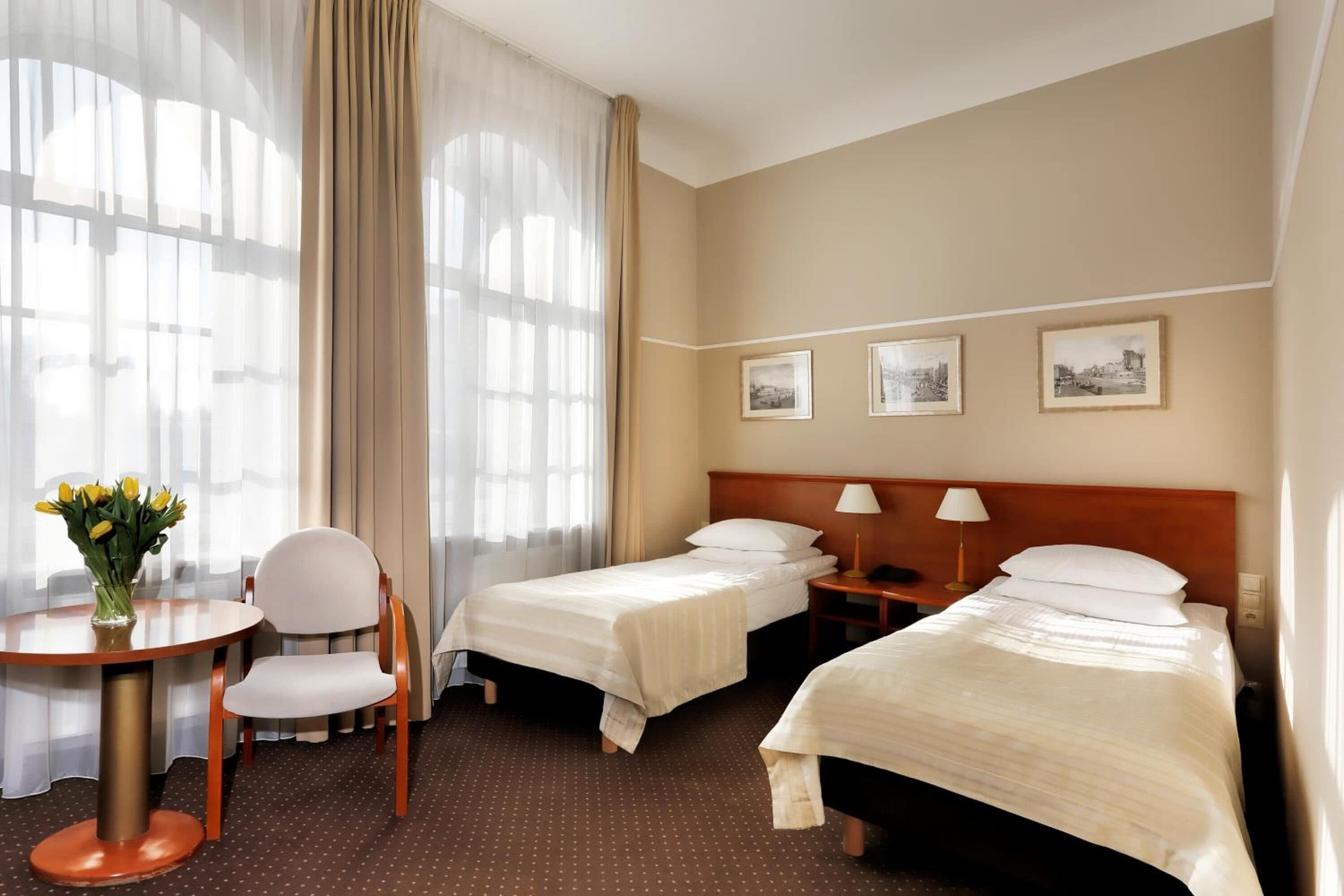 standard double or twin room | hypo-allergenic bedding, desk, rollaway beds, free wifi