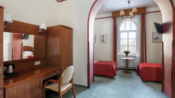 Deluxe Twin Room | Courtyard view