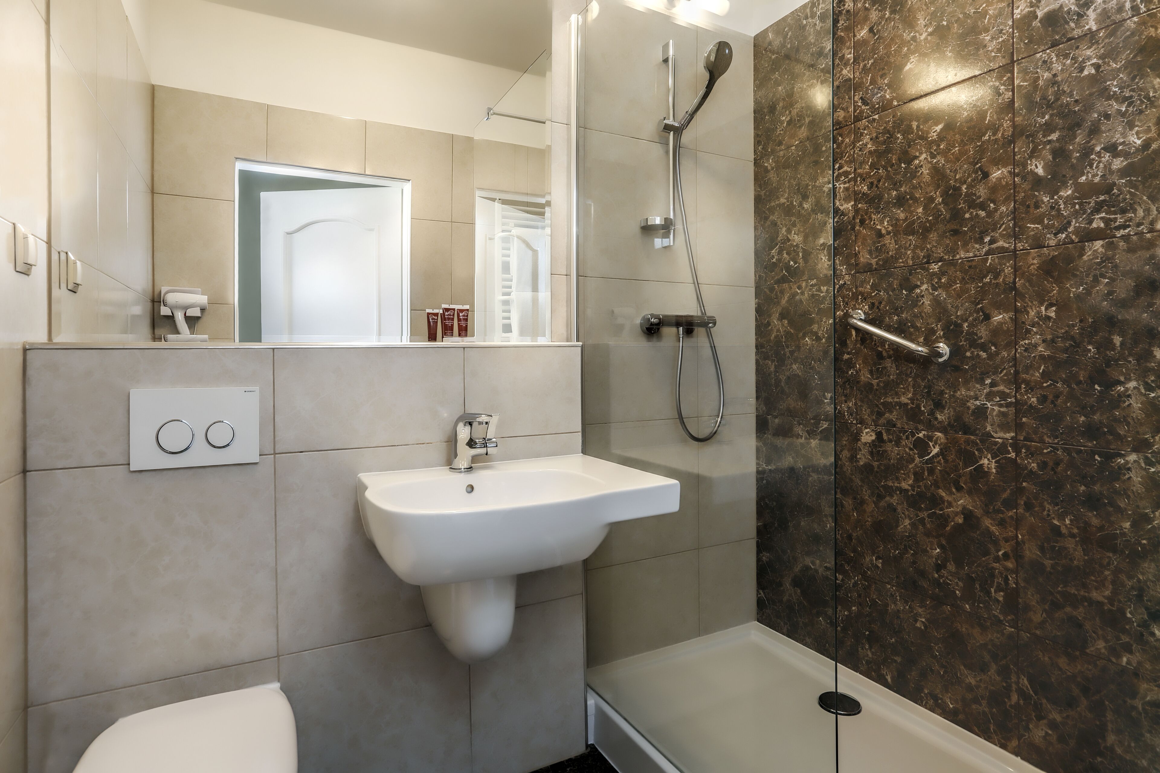 deluxe twin room | bathroom | shower, free toiletries, hair dryer, towels